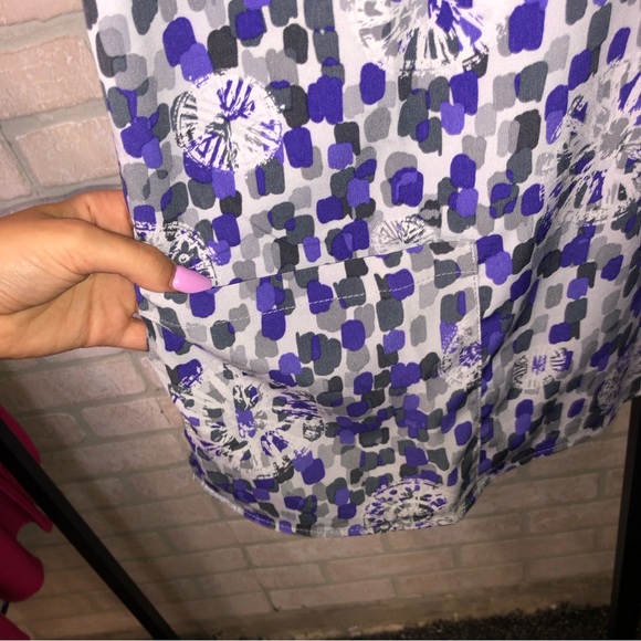 Healing Hands Grosgrain Ribbon V-Neck purple short sleeve scrub top - Picture 3 of 7